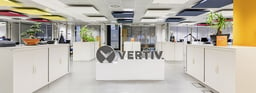 Diseño y reforma de oficinas de Vertiv Spain por Cador
